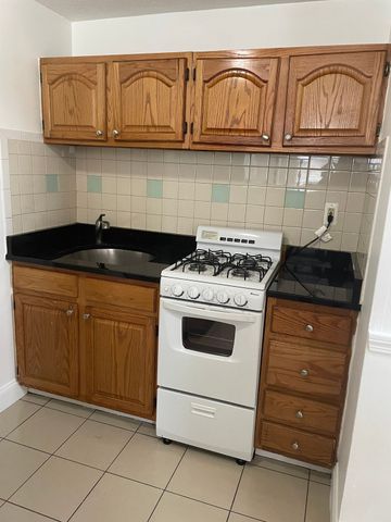 143 Arlington St C, Chelsea, MA 02150