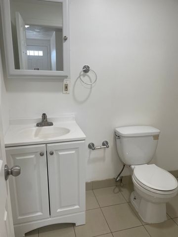 143 Arlington St C, Chelsea, MA 02150