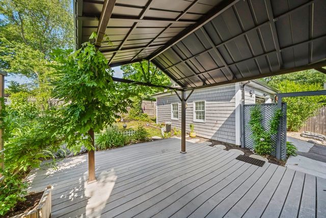 129 Greenvale Ave, Weymouth, MA 02188