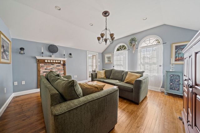 129 Greenvale Ave, Weymouth, MA 02188