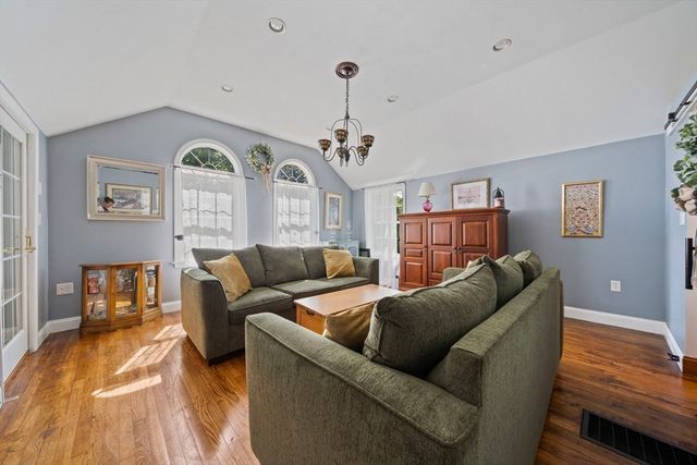 129 Greenvale Ave, Weymouth, MA 02188