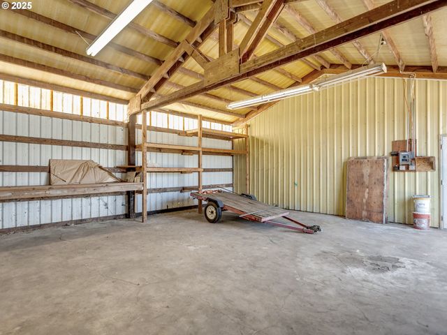 24170 S BROCKWAY Rd, Oregon City, OR 97045