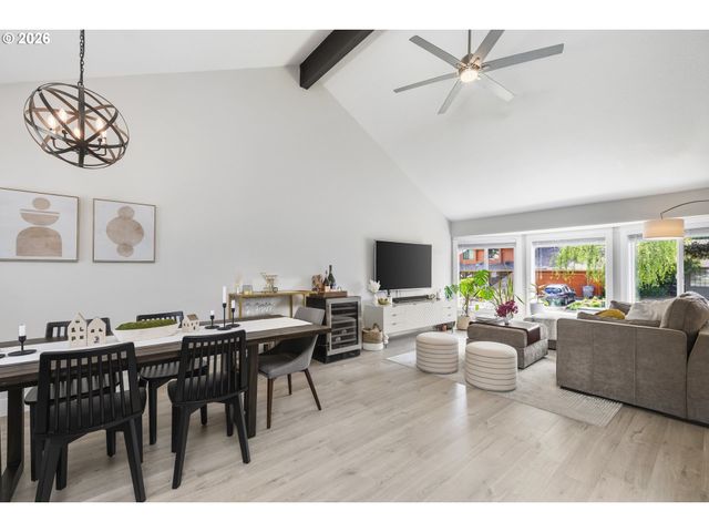 16097 Nw OAK HILLS Dr, Beaverton, OR 97006