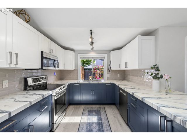 16097 Nw OAK HILLS Dr, Beaverton, OR 97006