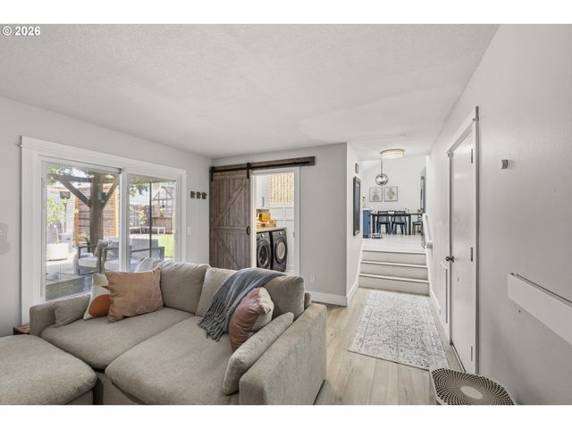 16097 Nw OAK HILLS Dr, Beaverton, OR 97006