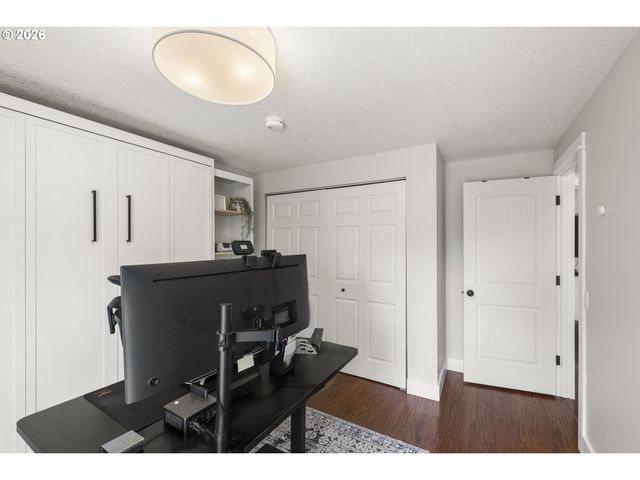 16097 Nw OAK HILLS Dr, Beaverton, OR 97006