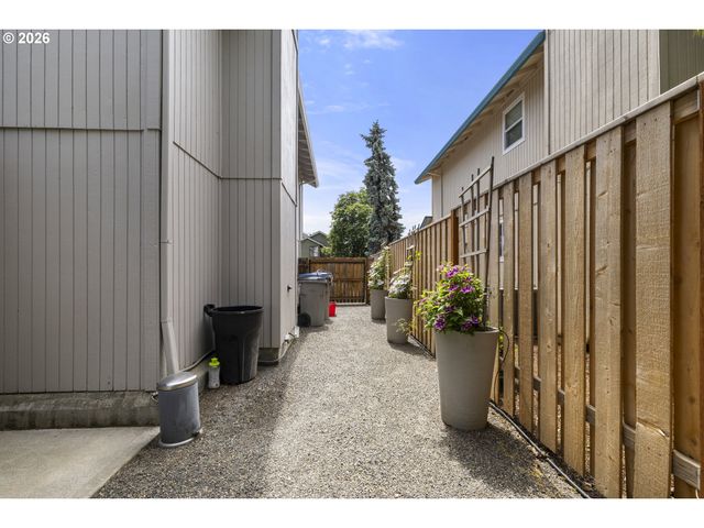 16097 Nw OAK HILLS Dr, Beaverton, OR 97006