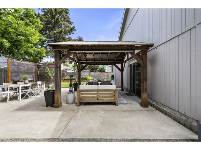 16097 Nw OAK HILLS Dr, Beaverton, OR 97006