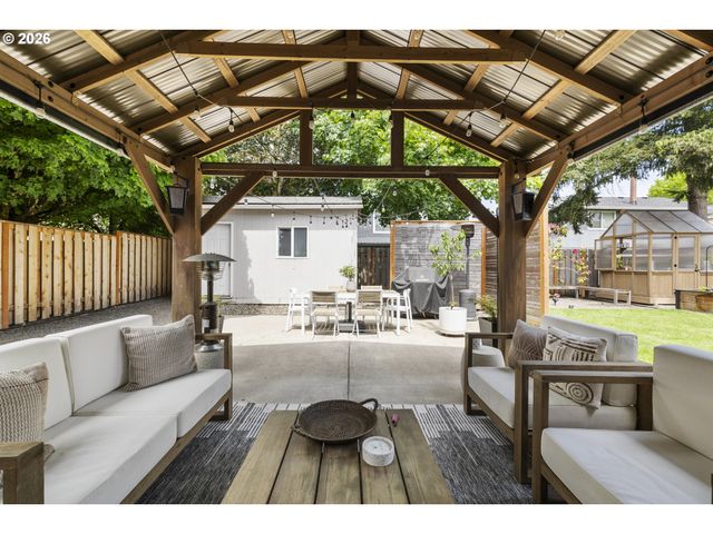 16097 Nw OAK HILLS Dr, Beaverton, OR 97006