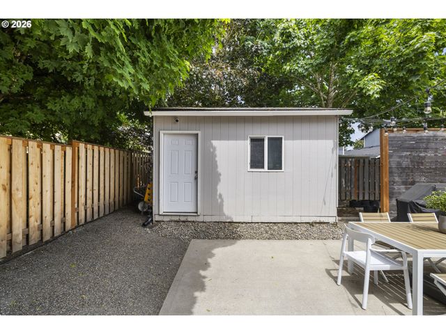 16097 Nw OAK HILLS Dr, Beaverton, OR 97006