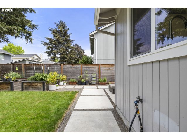 16097 Nw OAK HILLS Dr, Beaverton, OR 97006