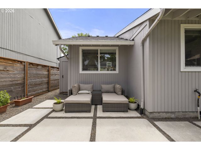 16097 Nw OAK HILLS Dr, Beaverton, OR 97006