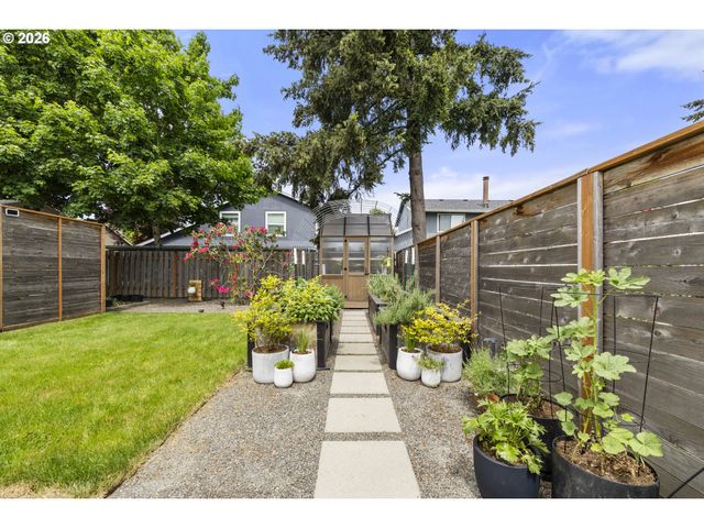 16097 Nw OAK HILLS Dr, Beaverton, OR 97006