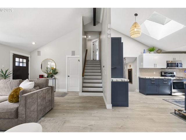 16097 Nw OAK HILLS Dr, Beaverton, OR 97006