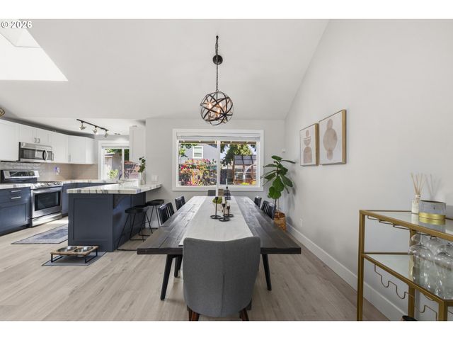 16097 Nw OAK HILLS Dr, Beaverton, OR 97006