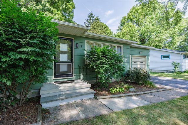 7 Henry Circle, Gates, NY 14624