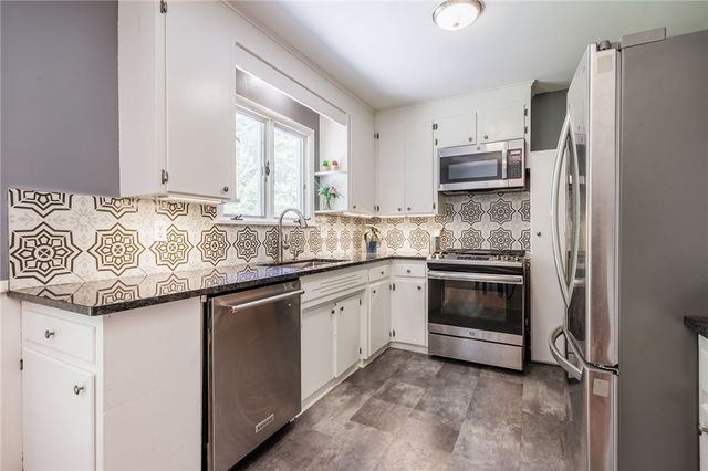 7 Henry Circle, Gates, NY 14624