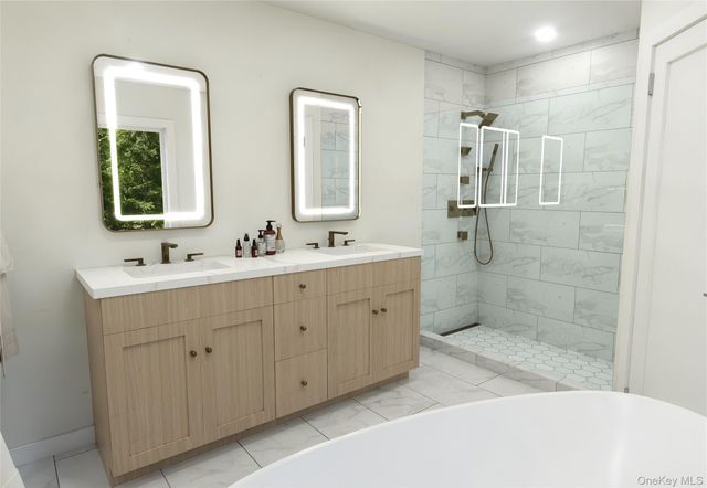 134 Colony Lane, Syosset, NY 11791