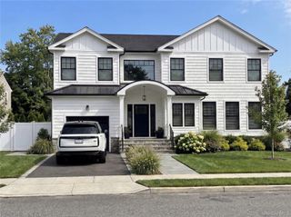 134 Colony Lane, Syosset, NY 11791
