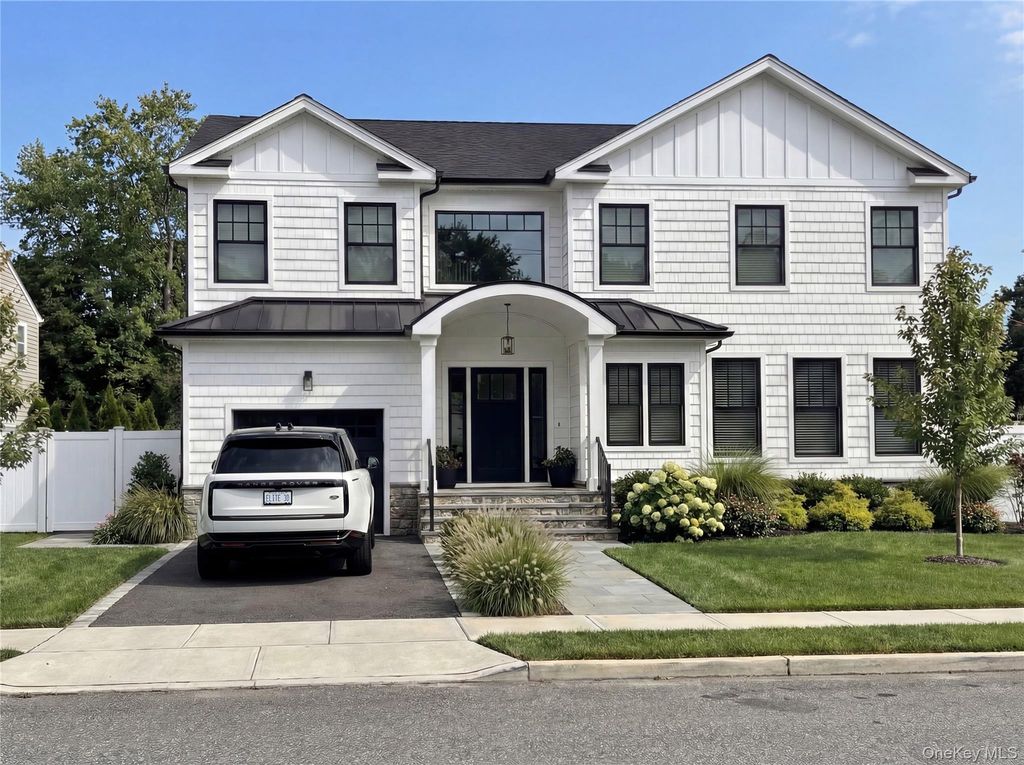 134 Colony Lane, Syosset, NY 11791