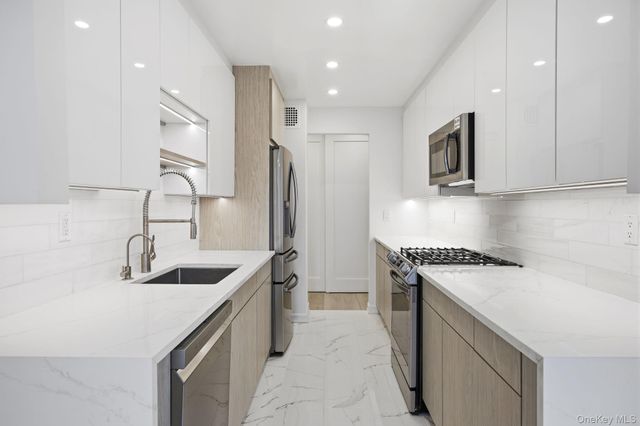75-34 Bell Boulevard 3F, Oakland Gardens, NY 11364