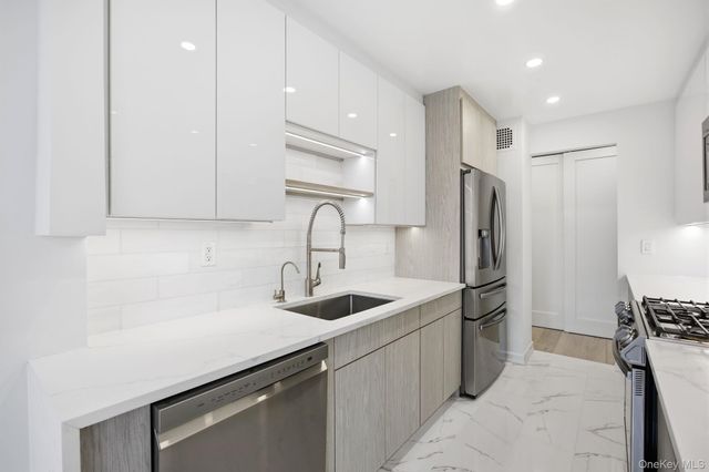 75-34 Bell Boulevard 3F, Oakland Gardens, NY 11364