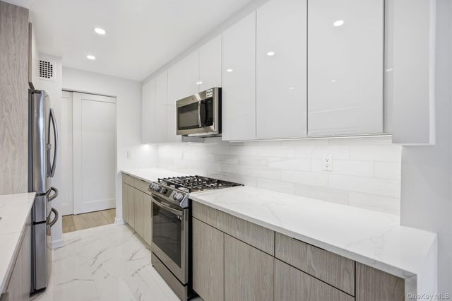 75-34 Bell Boulevard 3F, Oakland Gardens, NY 11364