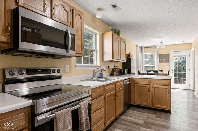 8203 Lake Tree Lane, Indianapolis, IN 46217