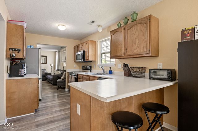 8203 Lake Tree Lane, Indianapolis, IN 46217
