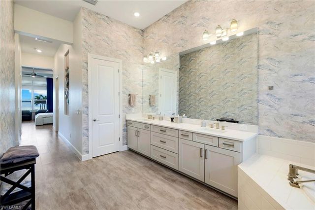 11401 Venetian Lagoon DR, Fort Myers, FL 33913