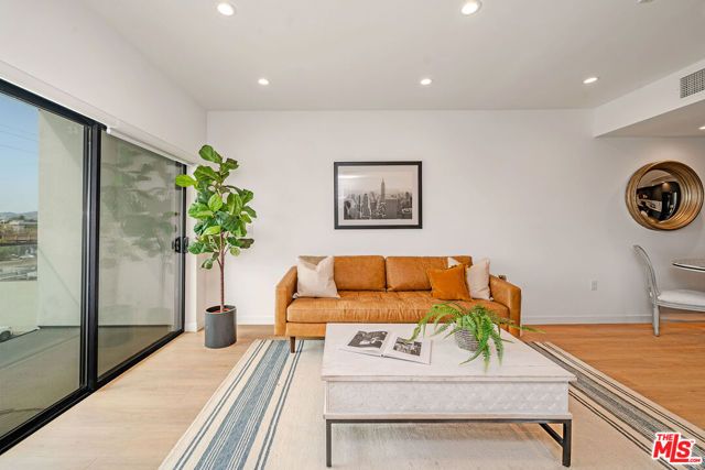 321 S Oxford Avenue 405, Los Angeles, CA 90010
