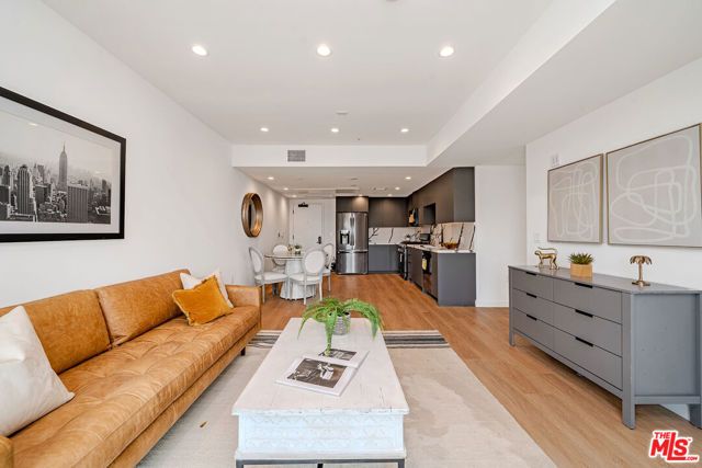 321 S Oxford Avenue 405, Los Angeles, CA 90010