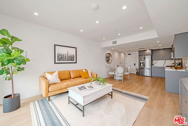 321 S Oxford Avenue 405, Los Angeles, CA 90010