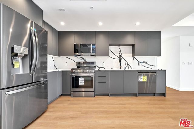 321 S Oxford Avenue 405, Los Angeles, CA 90010