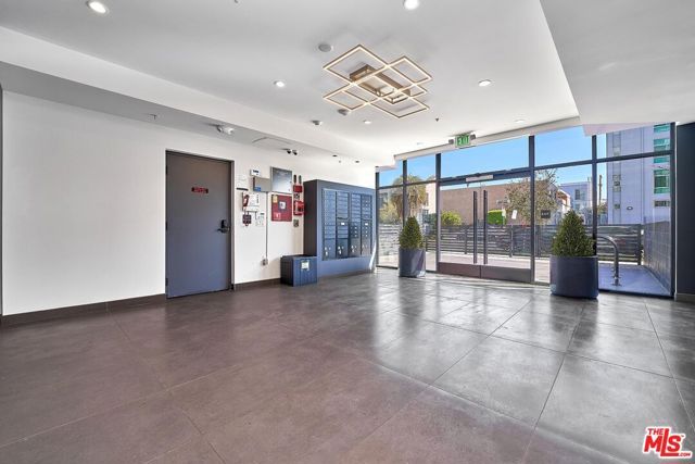 321 S Oxford Avenue 405, Los Angeles, CA 90010