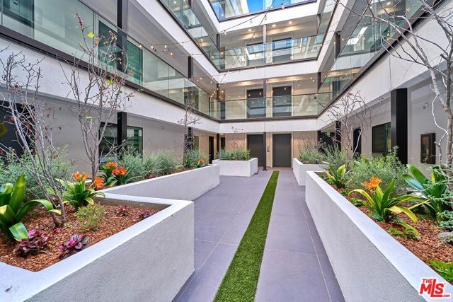 321 S Oxford Avenue 405, Los Angeles, CA 90010