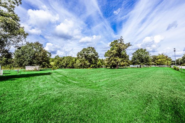 1325 County Road 347 N, Cleveland, TX 77327