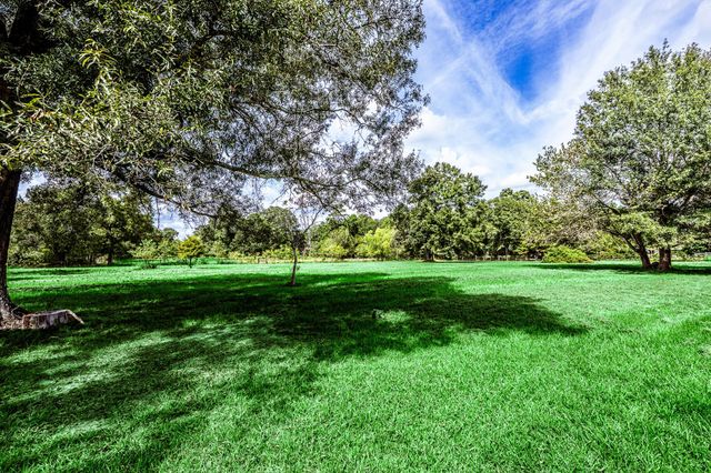 1325 County Road 347 N, Cleveland, TX 77327