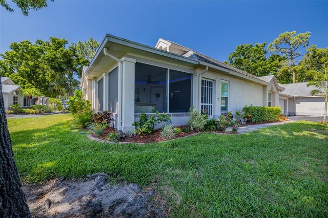 911 GOLFVIEW WOODS DRIVE, Sun City Center, FL 33573