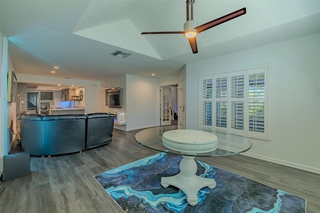 911 GOLFVIEW WOODS DRIVE, Sun City Center, FL 33573