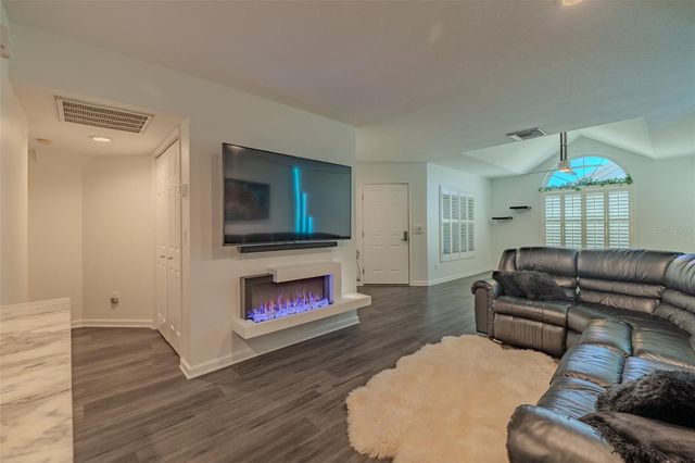 911 GOLFVIEW WOODS DRIVE, Sun City Center, FL 33573