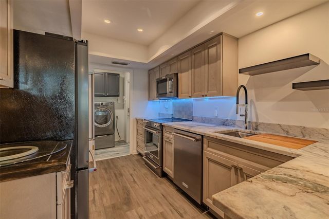 911 GOLFVIEW WOODS DRIVE, Sun City Center, FL 33573