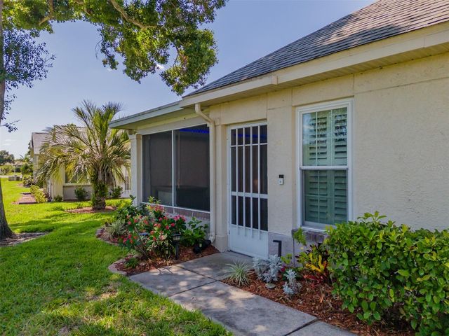 911 GOLFVIEW WOODS DRIVE, Sun City Center, FL 33573