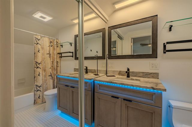 911 GOLFVIEW WOODS DRIVE, Sun City Center, FL 33573