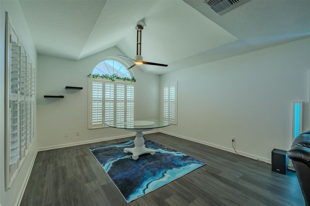 911 GOLFVIEW WOODS DRIVE, Sun City Center, FL 33573