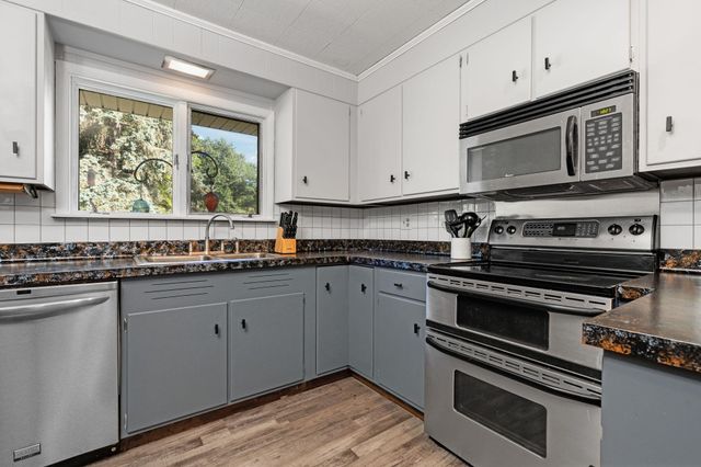 8691 Ann Arbor Road, Grass Lake, MI 49240