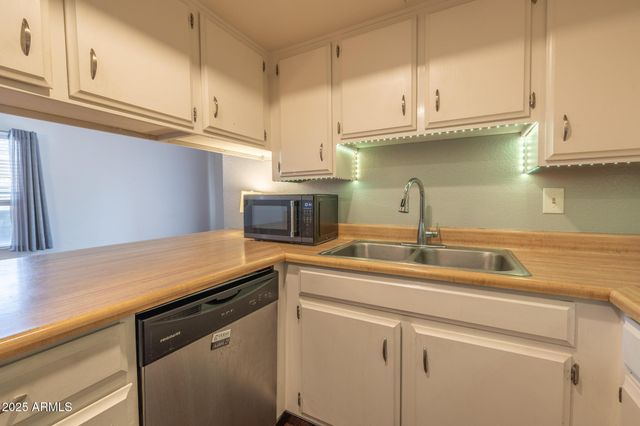 1342 W EMERALD Avenue 236, Mesa, AZ 85202