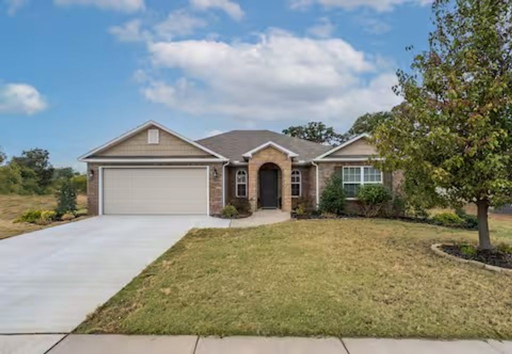 202 Woodland Street, Lowell, AR 72745