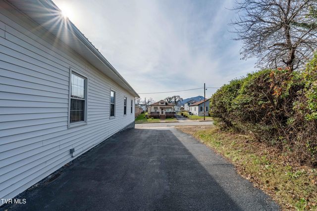 1025 Maple Street, Kingsport, TN 37660