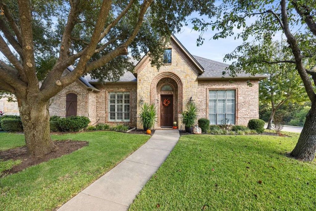 8200 Thornhill Drive, North Richland Hills, TX 76182